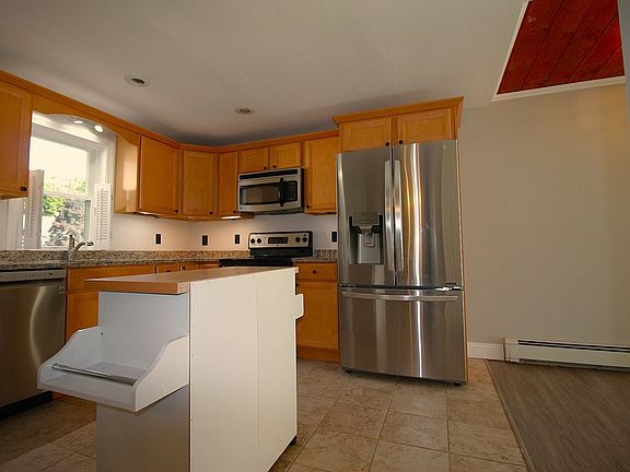 3rd image of 70 Modena Dr