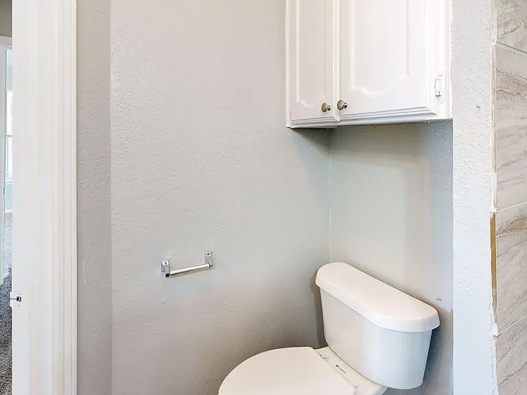 Davis Square Apartments — Photo 23