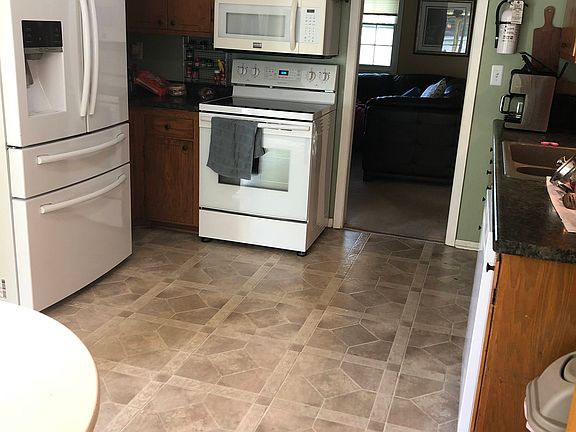 3rd image of 13409 Wentworth Ave