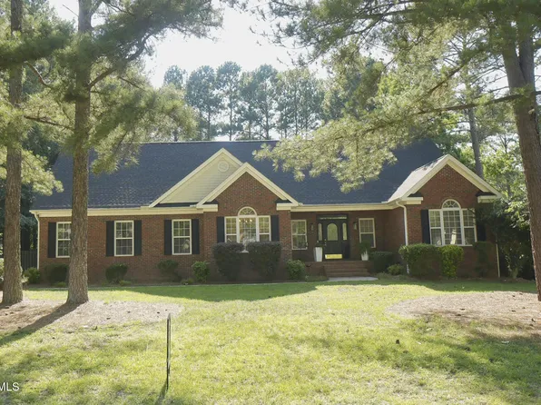 145 Royal Woods Way, Whispering Pines, NC 28327