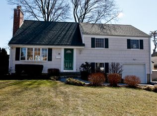 19 Barrett Ln, Port Chester, NY 10573