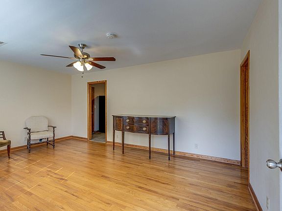 2nd image of 411 N Elm St