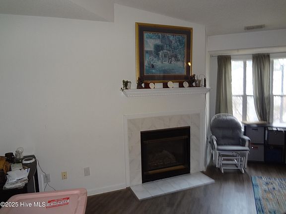 4th image of 2591 Thackery Rd APT E