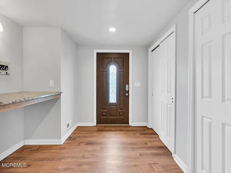 27 Arnold Ave — Photo 35
