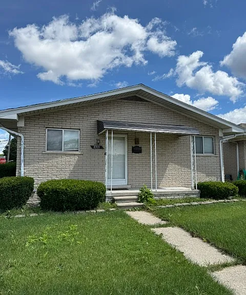 8609 Potomac Ave — Photo 1