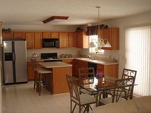 Prepare meals quickly in this functionally designed kitchen w/all appliances.