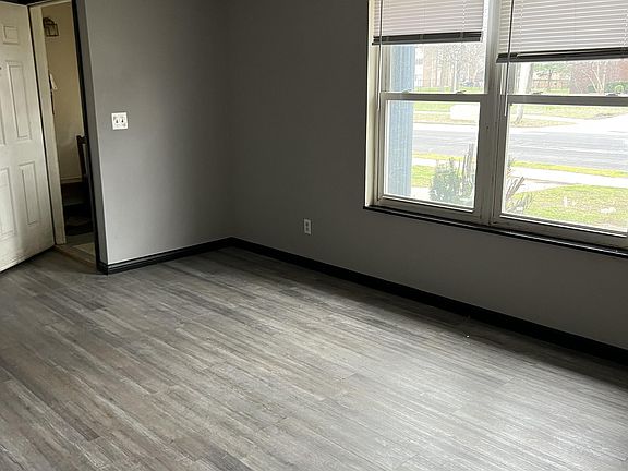 3rd image of 831 W Hurlburt St #4B