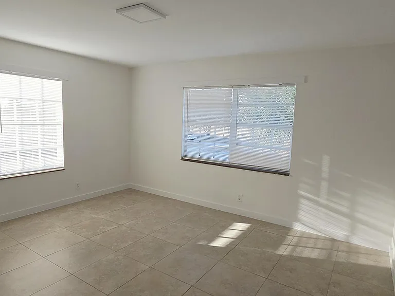 765 W 7th St #B — Photo 10