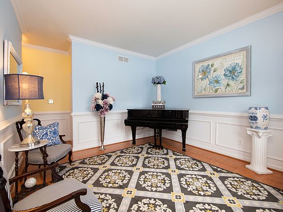 5th image of 16 Brook Hill Ct