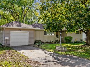 1070 County Road B2 W, Roseville, MN 55113