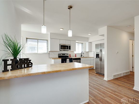 5th image of 921 Bishop Ave