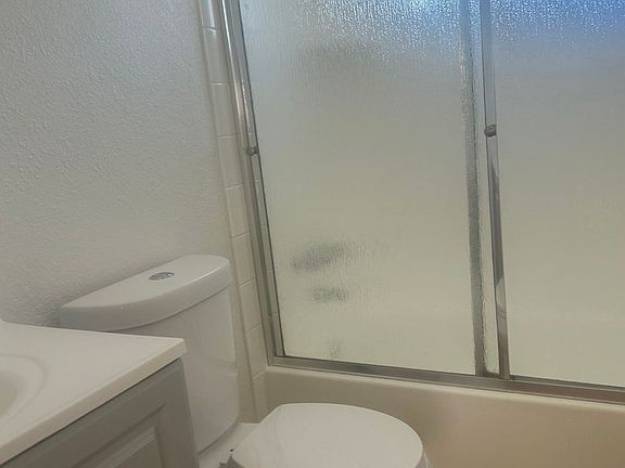 4th image of 21059-21063 Royal Ave #3