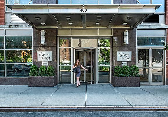 3rd image of 400 W 37th St APT 9B