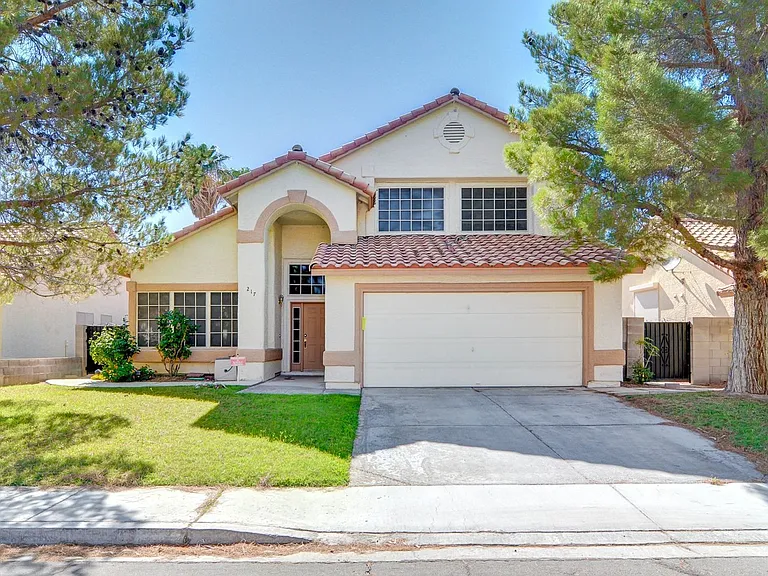 217 S White Cloud Cir — Photo 1