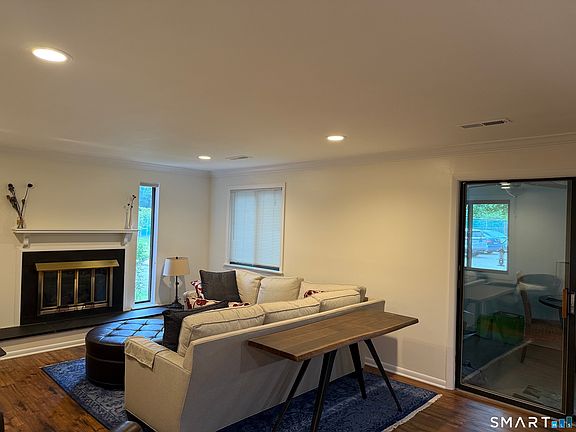 3rd image of 139 Hollister Way N #139