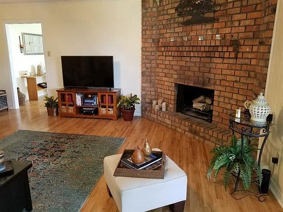 3rd image of 1008 Giuffrias Ave