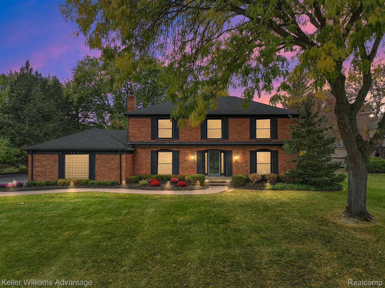 5854 Pinecroft Dr photo 1