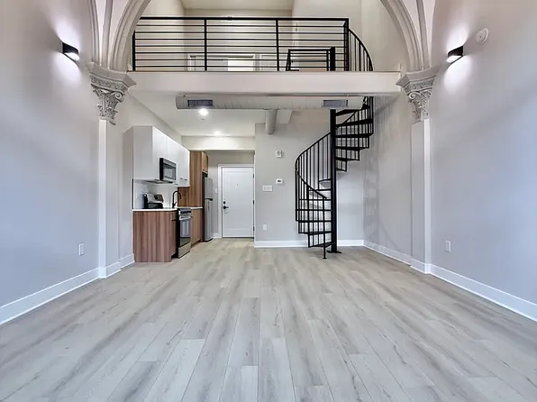 1042 N 48th St, Philadelphia, PA