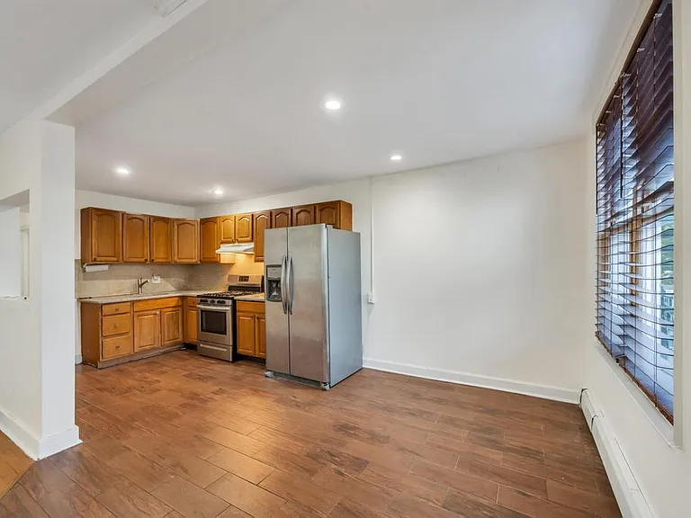 8434 Little Neck Pkwy #2 — Photo 7