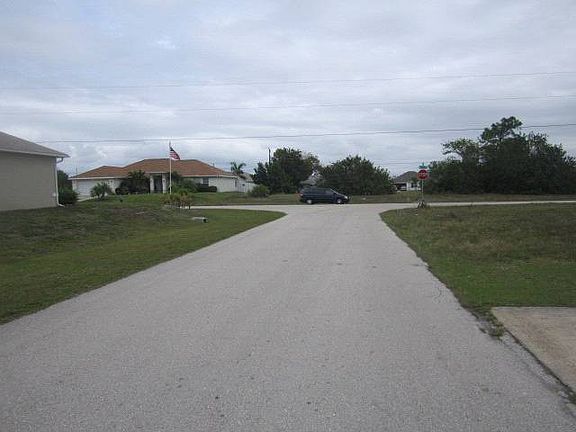 3rd image of 410 NE 9th Ter