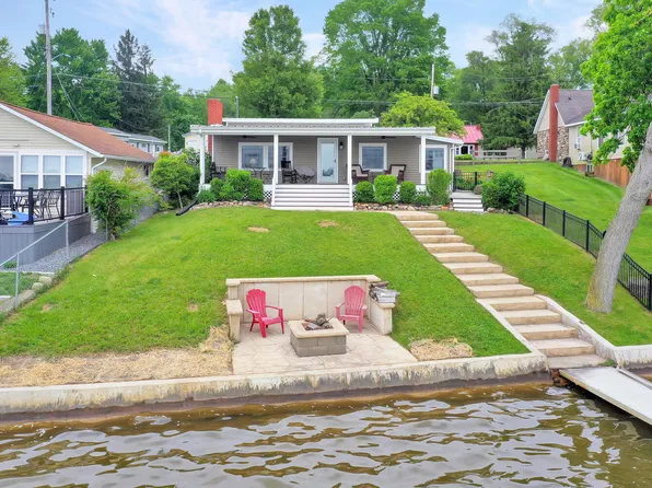 1051 Willow Dr, Colon, MI 49040
