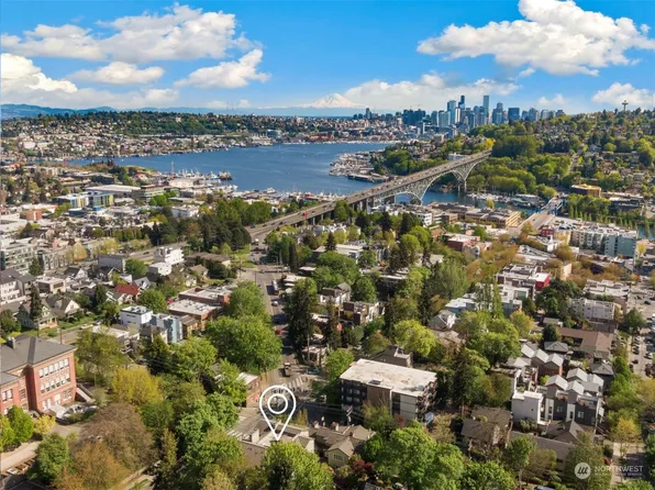 3901 Fremont Avenue N #301, Seattle, WA 98103