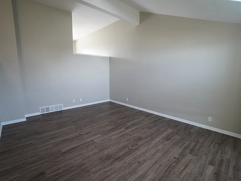 324 E 1100 N — Photo 7