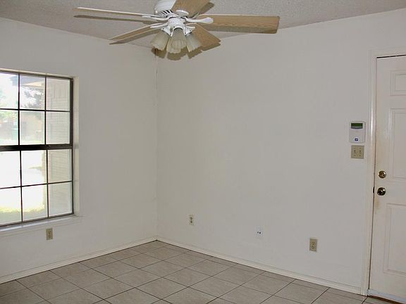 4th image of 810 Barcelona Ave