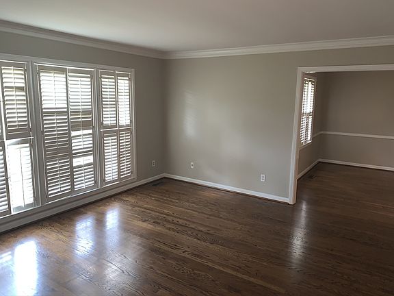3rd image of 514 E Clark Blvd