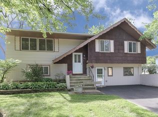 1901 Kingston Ln, Schaumburg, IL 60193