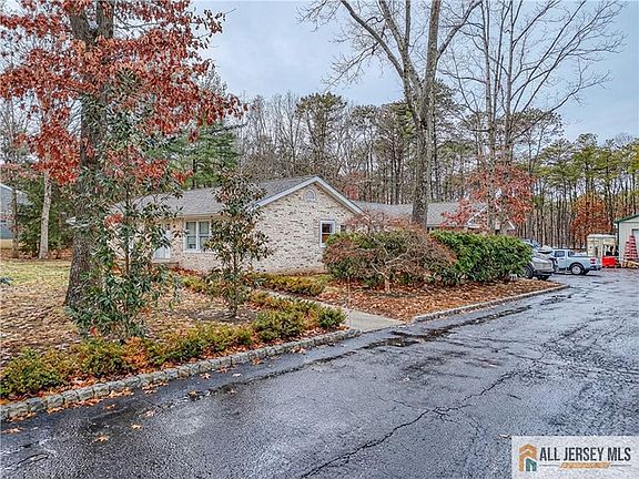 5th image of 176 Old Forge Rd