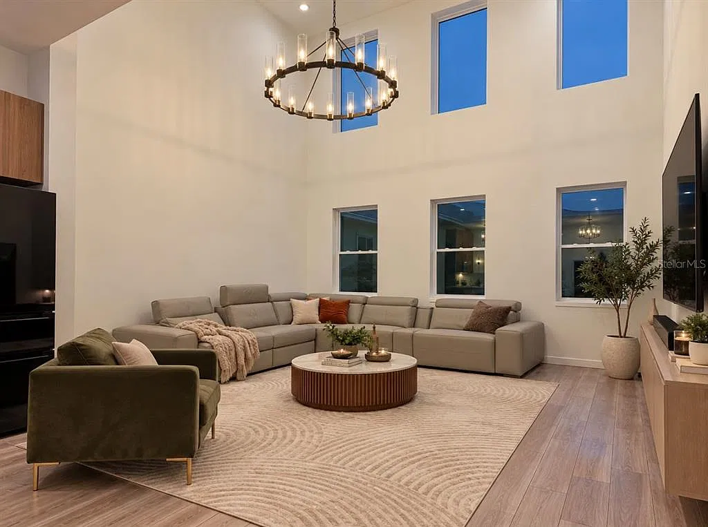 5 bed, 4.5 bath, 3705 sqft, $4,950 — Photo 4