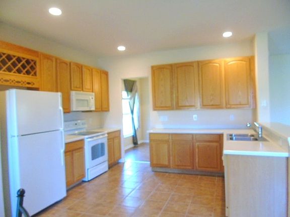 3rd image of 2751 Suncoast Lakes Blvd
