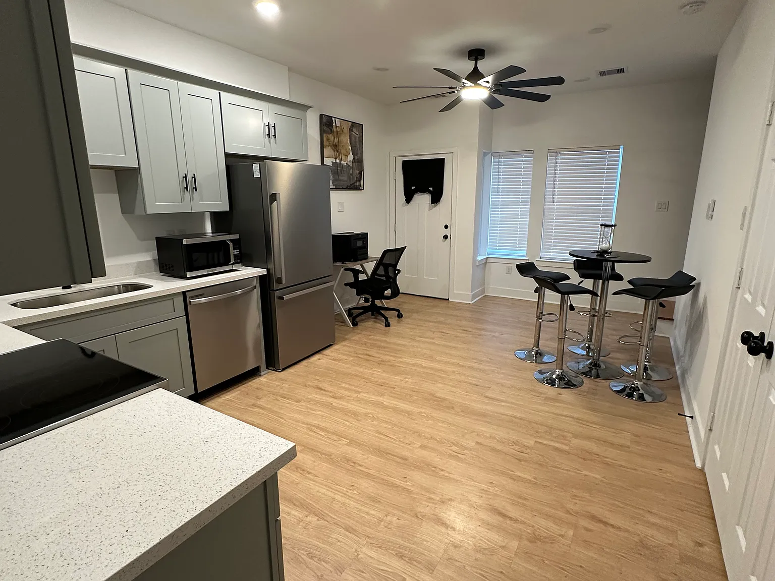 3 bed, $2,900 — Photo 2