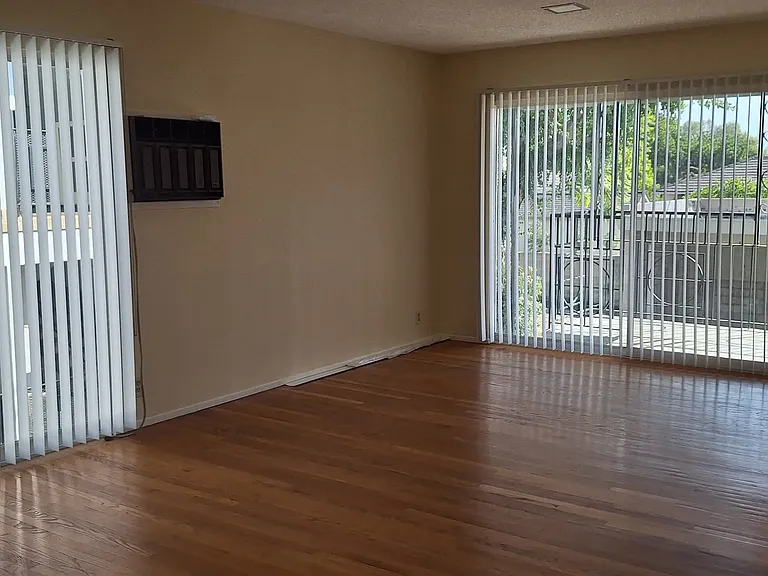 626 N Sunset Blvd #B — Photo 1