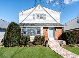 1027 Whittier Ave, New Hyde Park, NY