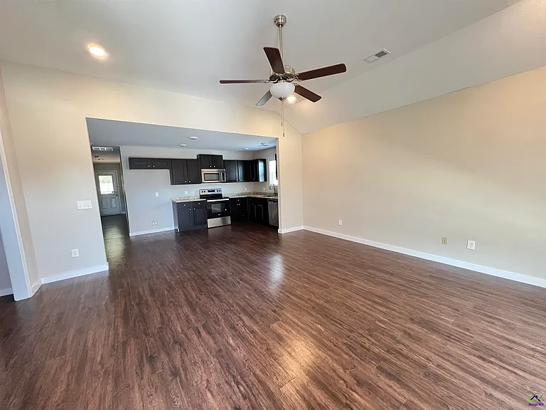 126 Jaybee Dr — Photo 2