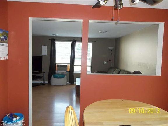 4th image of 2427 Kregel Ave