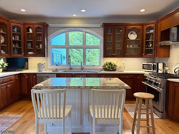 4th image of 2 Glencree Ln
