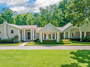 5 Quaker Ridge Dr, Glen Head, NY 11545