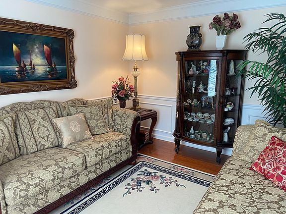4th image of 8013 Leclay Dr