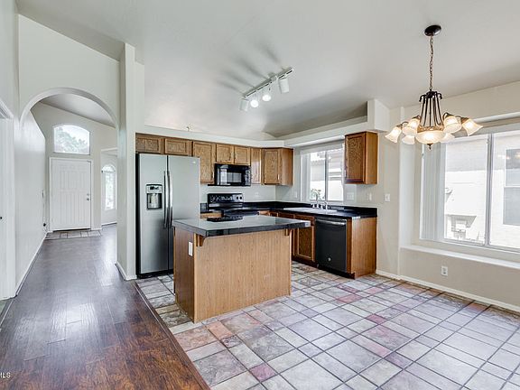 4th image of 359 S Oakland