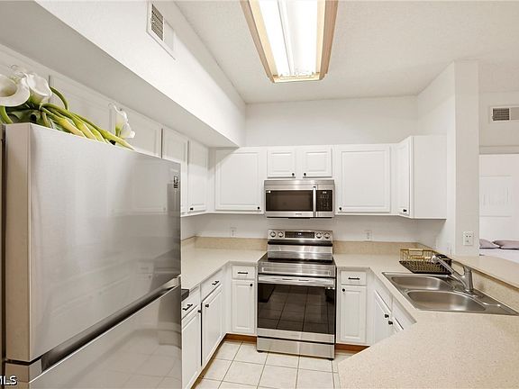 4th image of 15590 Ocean Walk Cir APT 313
