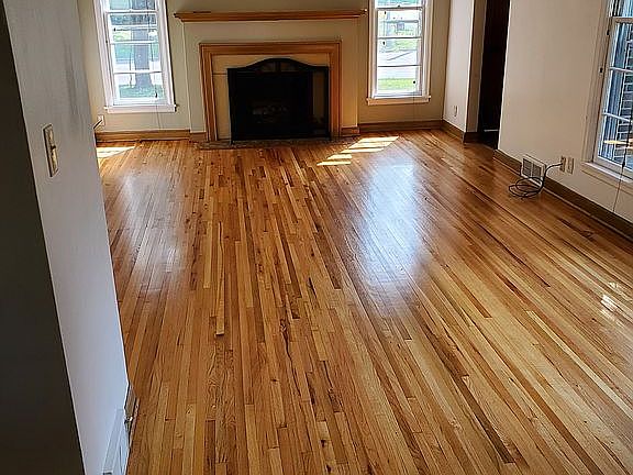 Main level livingroom