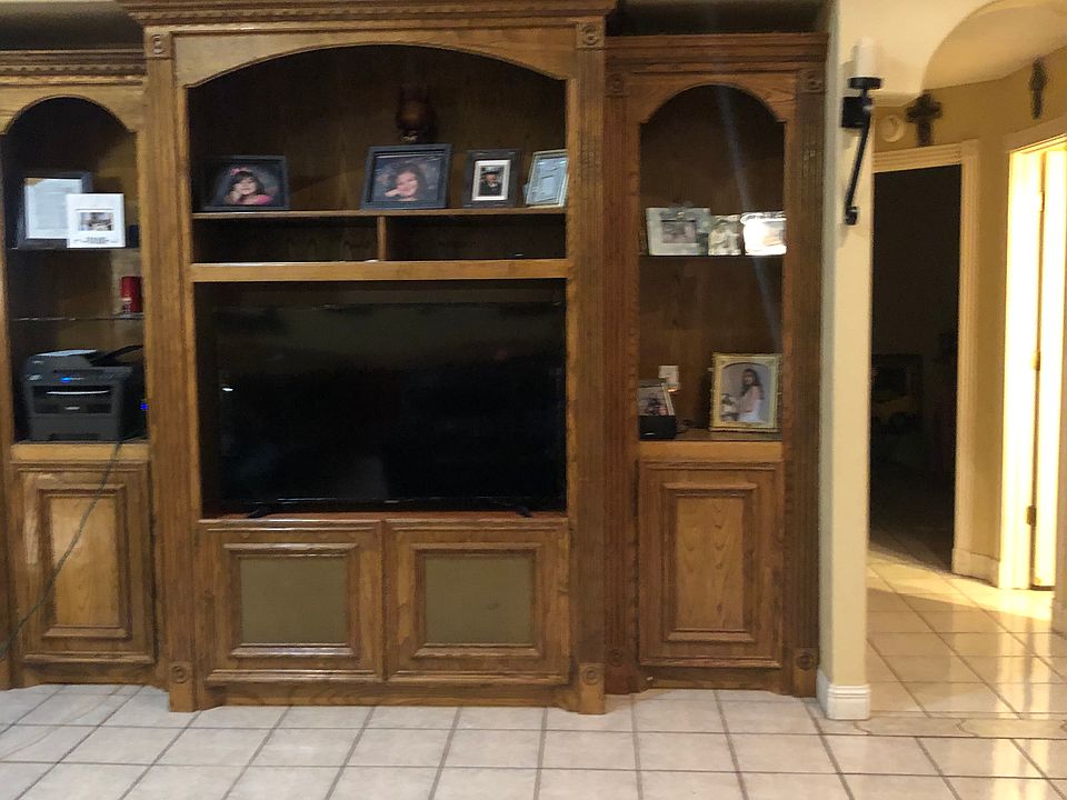 2nd image of 301 Marc Ln