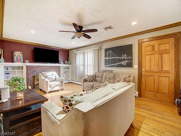5th image of 156 Hillside Rd