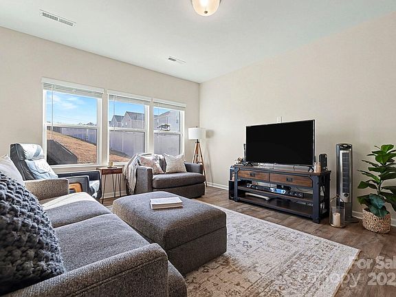 5th image of 10231 Holly Park Dr