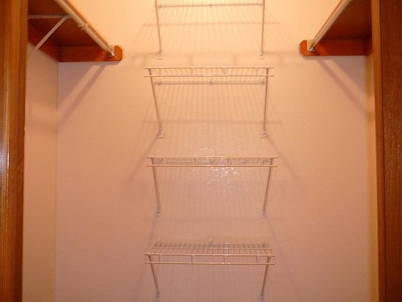 Master Bdrm Walk-in Closet