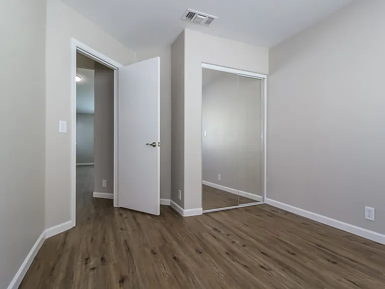 8936 W Fullam St — Photo 12