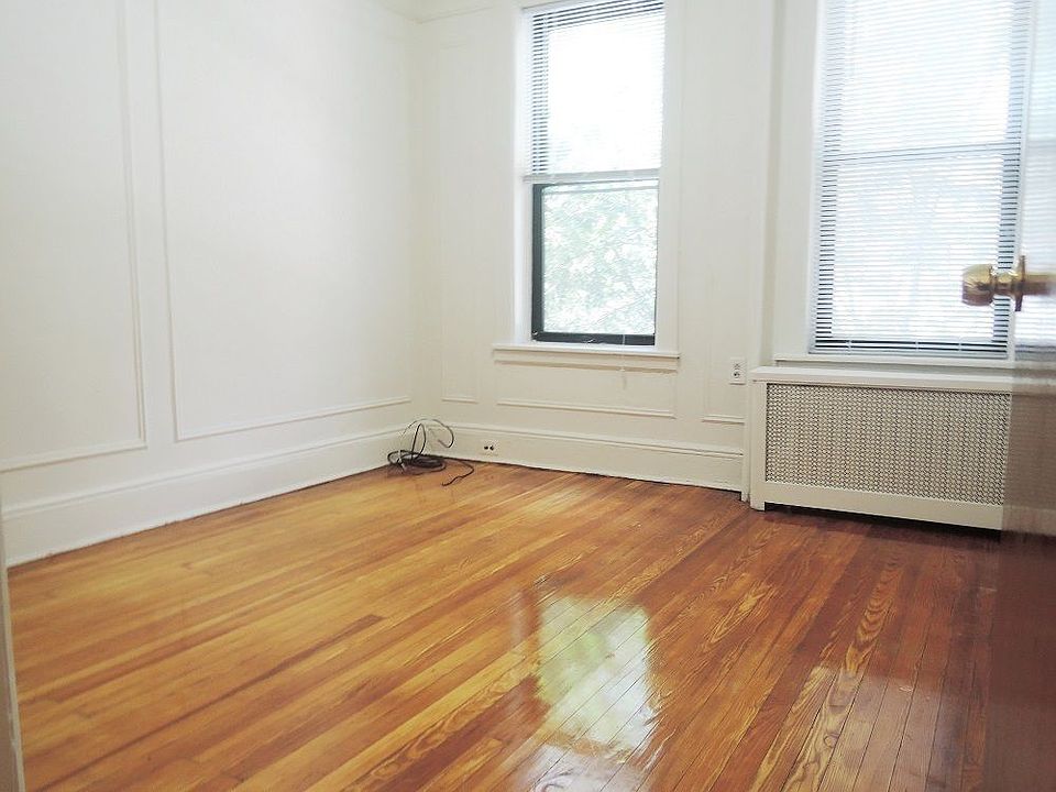 2nd image of 2419 41st St APT 2F